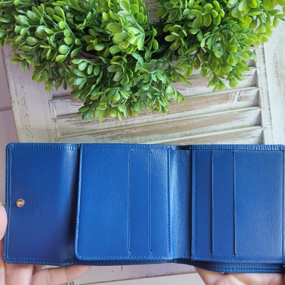 LOUIS VUITTON Blue epi snap bi fold wallet - Picture 3 of 9